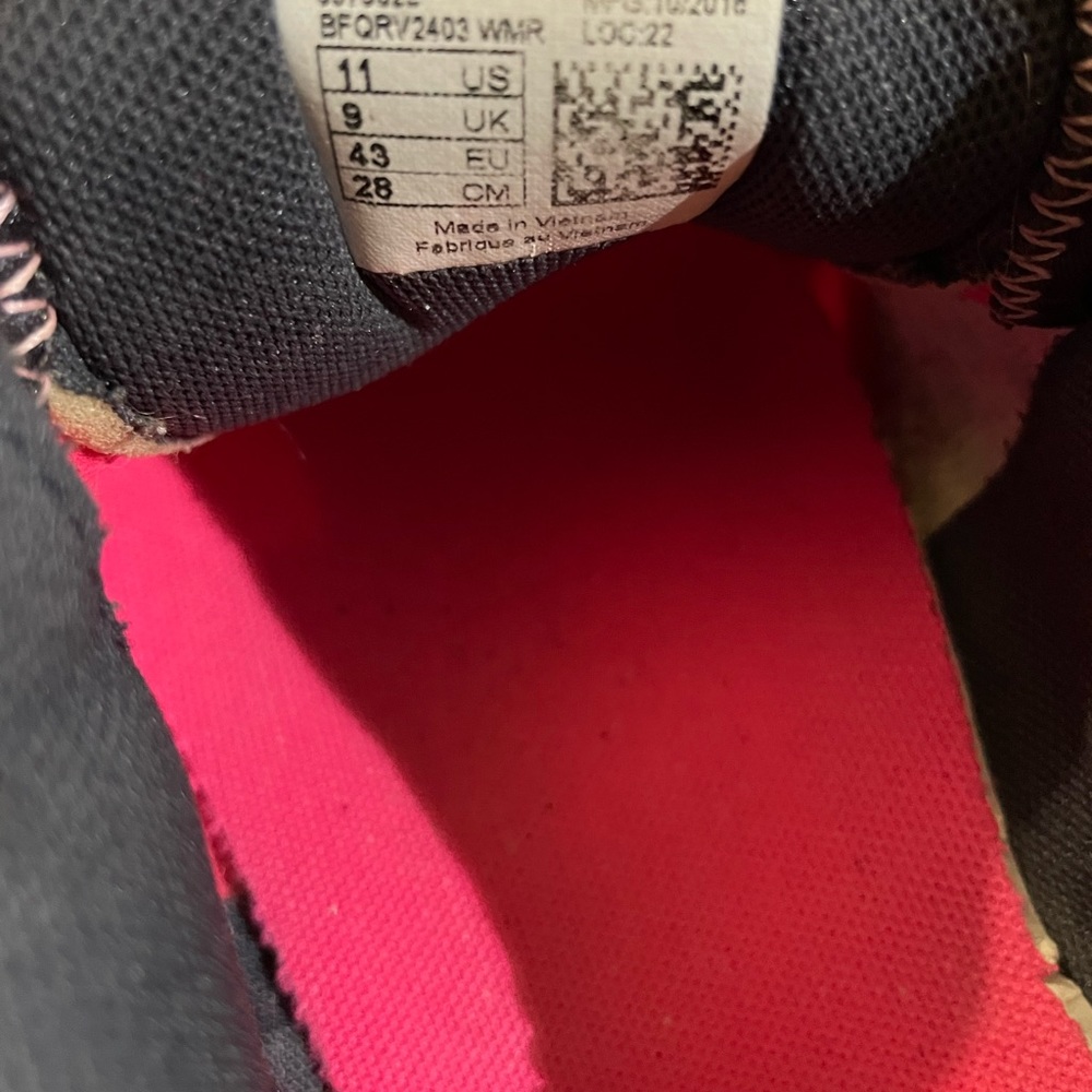 New Balance 690 Women’s Size 11. - Picture 8 of 9